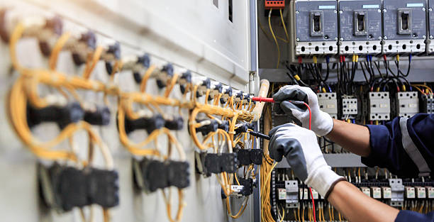 Professional Electrician technician working in Olivet, NJ